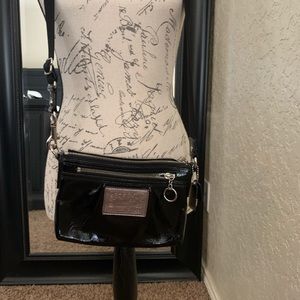 EUC Coach patent leather crossbody purse - Poppy -